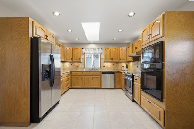 7239 W 15th Ave, Kennewick, WA 99338