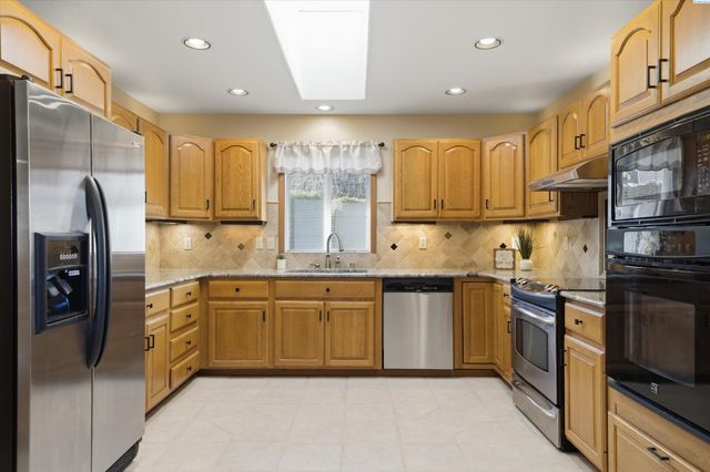 7239 W 15th Ave, Kennewick, WA 99338