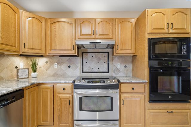 7239 W 15th Ave, Kennewick, WA 99338