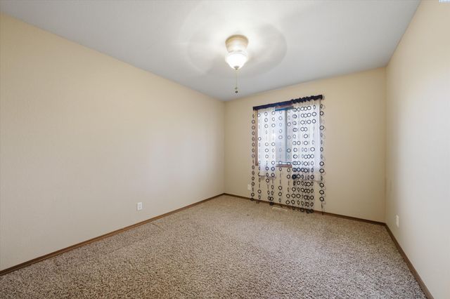 7239 W 15th Ave, Kennewick, WA 99338