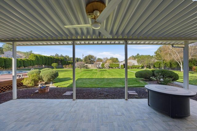 7239 W 15th Ave, Kennewick, WA 99338