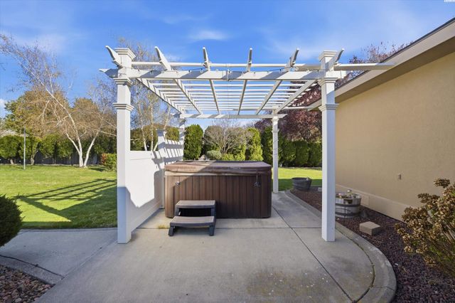 7239 W 15th Ave, Kennewick, WA 99338