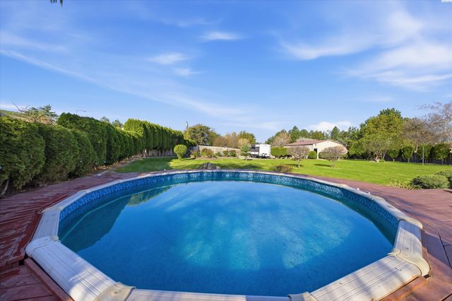 7239 W 15th Ave, Kennewick, WA 99338