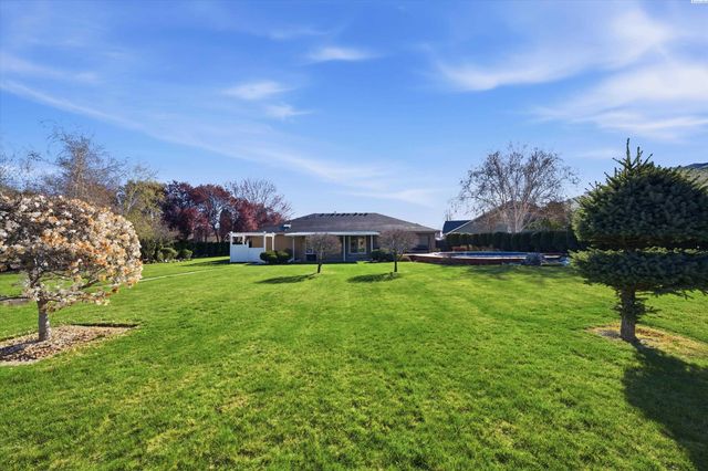 7239 W 15th Ave, Kennewick, WA 99338