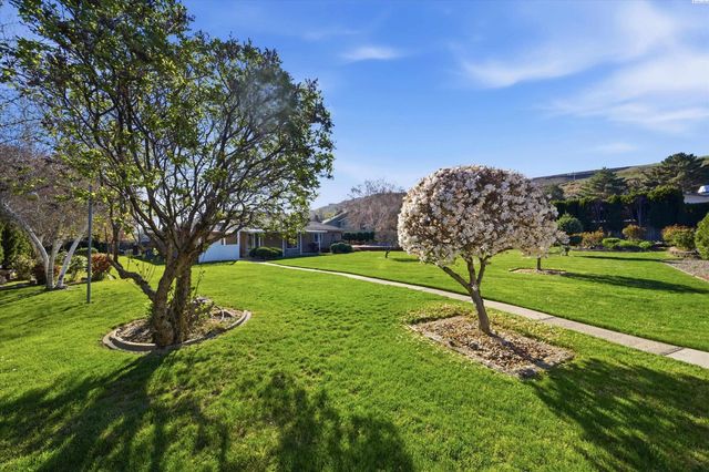 7239 W 15th Ave, Kennewick, WA 99338