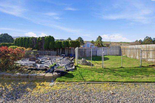 7239 W 15th Ave, Kennewick, WA 99338