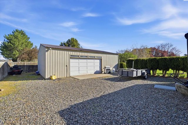 7239 W 15th Ave, Kennewick, WA 99338