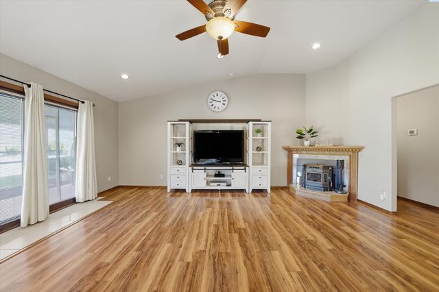 7239 W 15th Ave, Kennewick, WA 99338