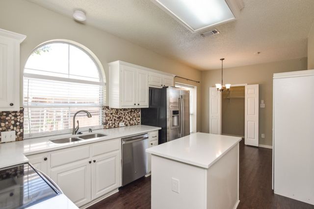 10000 Danbury Drive, Frisco, TX 75035