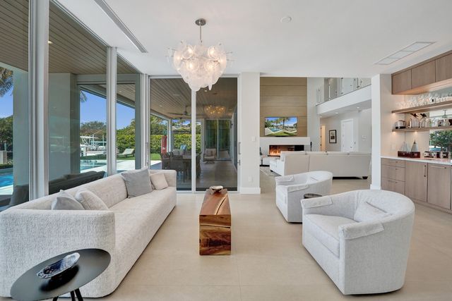 2718 NE 17th Street, Fort Lauderdale, FL 33305