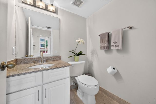600 SCOTIA Drive 108, Hypoluxo, FL 33462