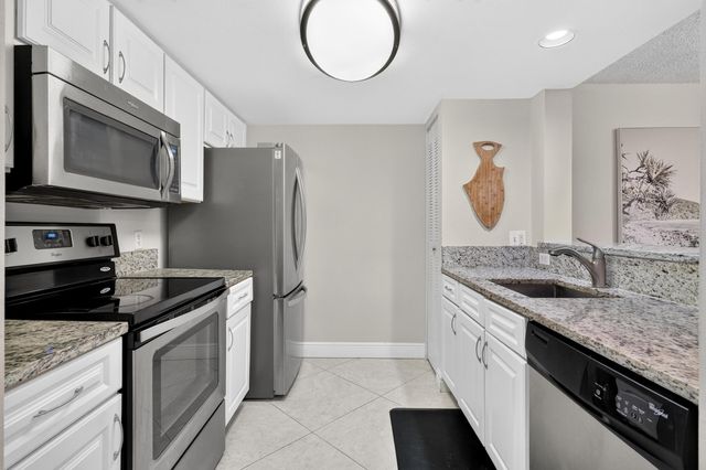 600 SCOTIA Drive 108, Hypoluxo, FL 33462