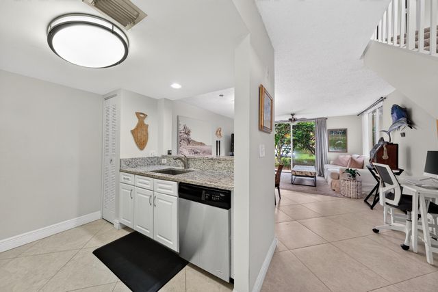 600 SCOTIA Drive 108, Hypoluxo, FL 33462