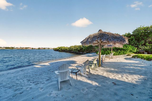 600 SCOTIA Drive 108, Hypoluxo, FL 33462