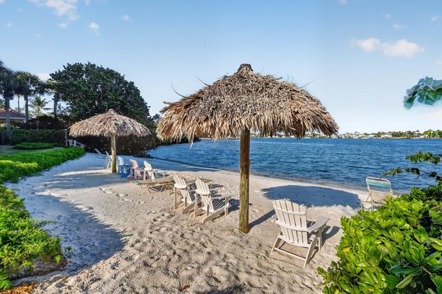600 SCOTIA Drive 108, Hypoluxo, FL 33462