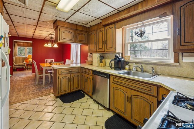26 N Wardell Road, Livingston, NJ 07039