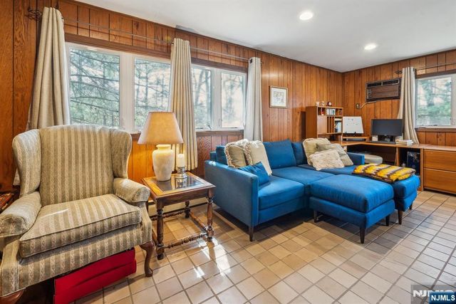 26 N Wardell Road, Livingston, NJ 07039