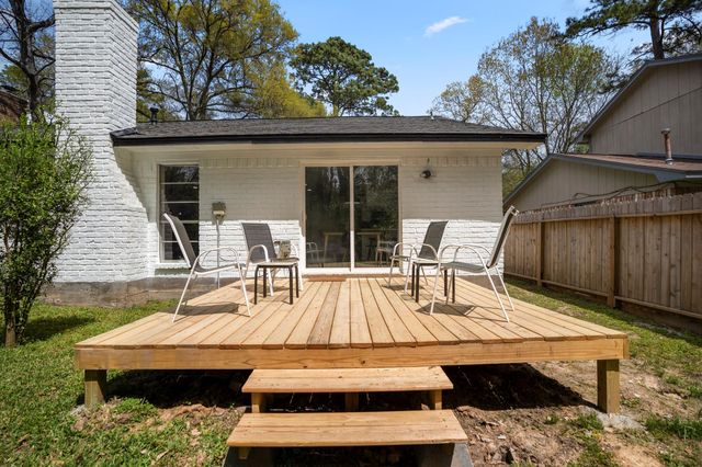 93 S Waxberry Road, The Woodlands, TX 77381