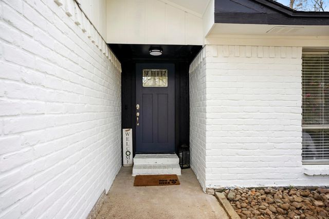 93 S Waxberry Road, The Woodlands, TX 77381