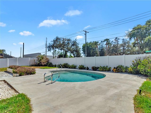 105 FOXWOOD DRIVE, Brandon, FL 33510
