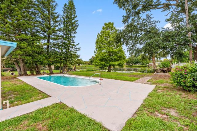 126 W GRAPEFRUIT CIRCLE, Clearwater, FL 33759