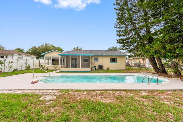 126 W GRAPEFRUIT CIRCLE, Clearwater, FL 33759