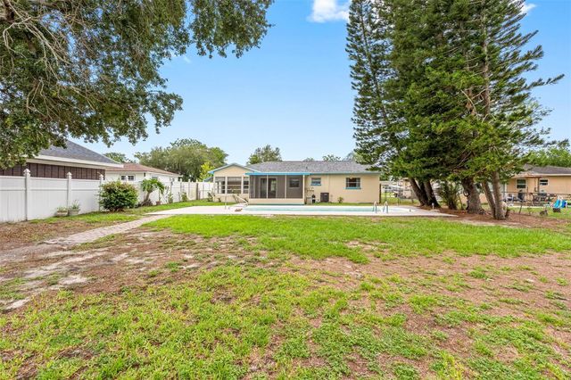 126 W GRAPEFRUIT CIRCLE, Clearwater, FL 33759
