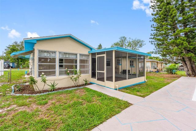 126 W GRAPEFRUIT CIRCLE, Clearwater, FL 33759