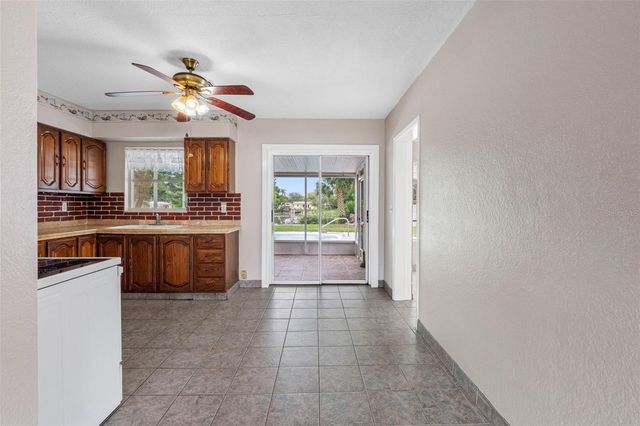 126 W GRAPEFRUIT CIRCLE, Clearwater, FL 33759