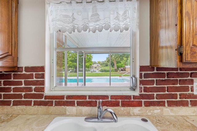 126 W GRAPEFRUIT CIRCLE, Clearwater, FL 33759