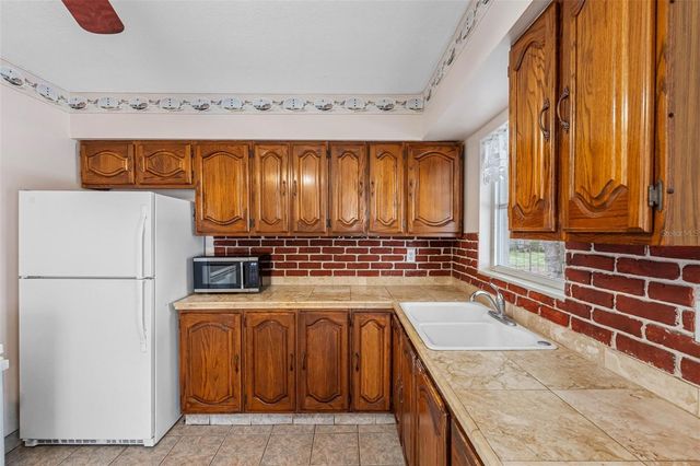 126 W GRAPEFRUIT CIRCLE, Clearwater, FL 33759