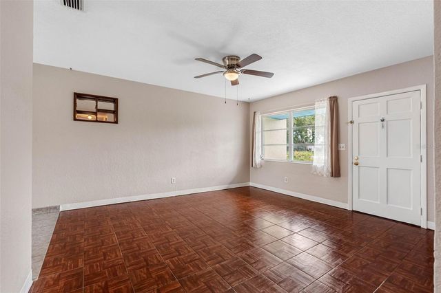 126 W GRAPEFRUIT CIRCLE, Clearwater, FL 33759