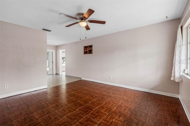 126 W GRAPEFRUIT CIRCLE, Clearwater, FL 33759