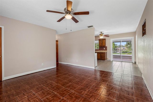 126 W GRAPEFRUIT CIRCLE, Clearwater, FL 33759