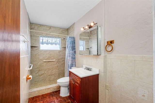 126 W GRAPEFRUIT CIRCLE, Clearwater, FL 33759