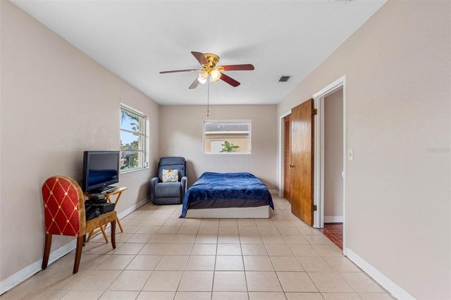 126 W GRAPEFRUIT CIRCLE, Clearwater, FL 33759