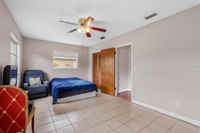126 W GRAPEFRUIT CIRCLE, Clearwater, FL 33759