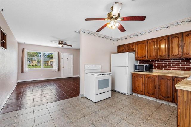 126 W GRAPEFRUIT CIRCLE, Clearwater, FL 33759