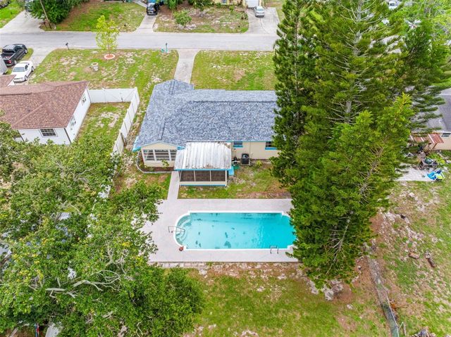 126 W GRAPEFRUIT CIRCLE, Clearwater, FL 33759