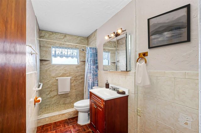 126 W GRAPEFRUIT CIRCLE, Clearwater, FL 33759