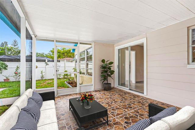 126 W GRAPEFRUIT CIRCLE, Clearwater, FL 33759