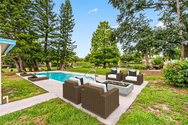 126 W GRAPEFRUIT CIRCLE, Clearwater, FL 33759