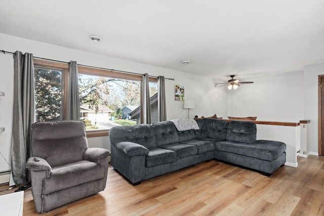 207 Silver DRIVE, Watertown, WI 53098