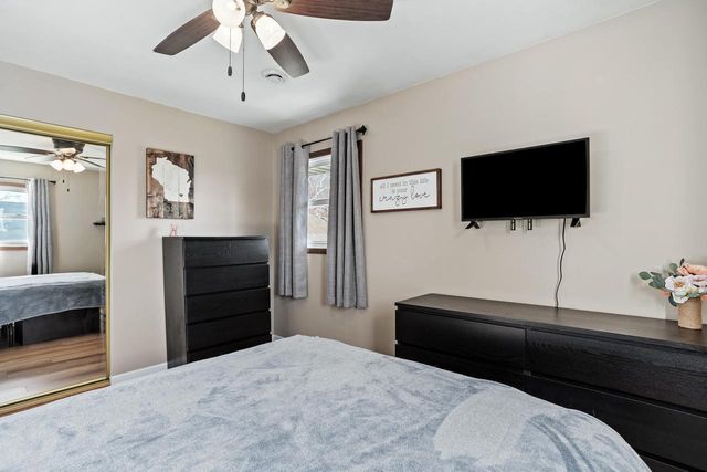 207 Silver DRIVE, Watertown, WI 53098