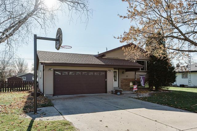 207 Silver DRIVE, Watertown, WI 53098