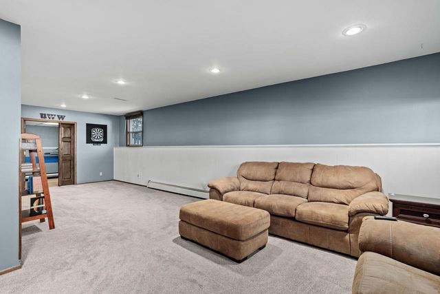 207 Silver DRIVE, Watertown, WI 53098