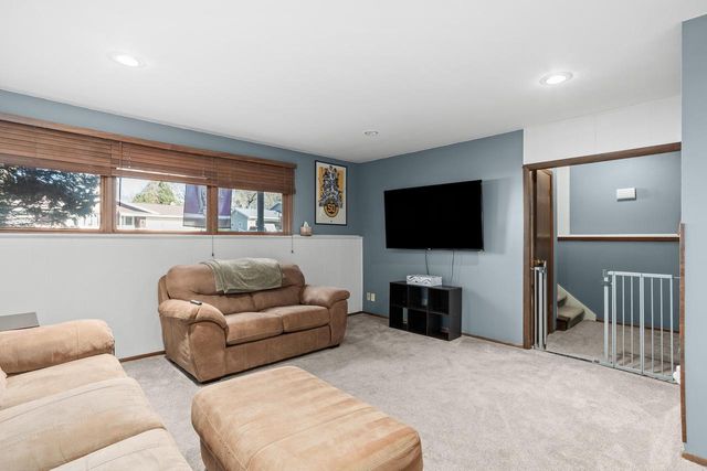 207 Silver DRIVE, Watertown, WI 53098