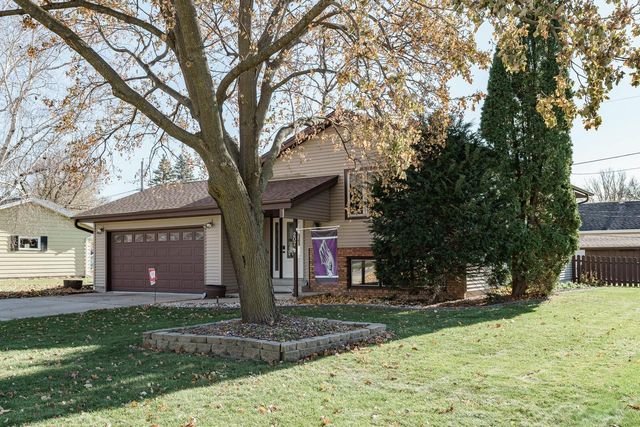 207 Silver DRIVE, Watertown, WI 53098