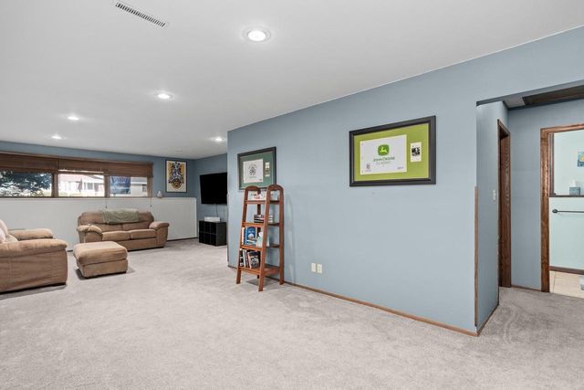 207 Silver DRIVE, Watertown, WI 53098