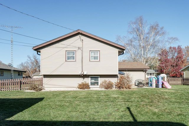 207 Silver DRIVE, Watertown, WI 53098